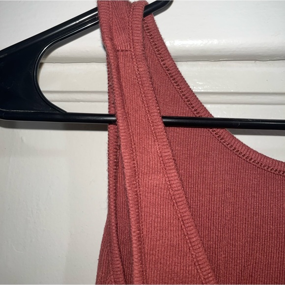 cropped tank top - Picture 4 of 5